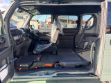 左側はピラーレスになっていて開口部が広く荷物の出し入れなどが楽になりとっても便利ですよ♪