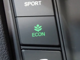 エンジン、エアコンなどを制御し低燃費な『ECONモード』に、また走りを楽しみたいとき、空調など快適性を重視したいときにはスイッチOFFで通常モードに切り替えができます!