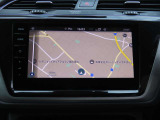 ディスカバーメディア搭載。「VW Connect」というeSIMが内蔵された画期的なシステムです。地図データなど自動で情報を更新することができるのが大きな魅力。なお、CD/DVD・TVは廃止されてます