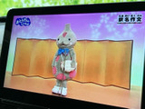 テレビ番組を画面で視聴でき、停車中の待ち時間も過ごしやすくなります。映像が大きく表示されるため、乗車中の休憩時などにお楽しみいただけます。