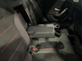 全ての席が主役席なのは、メルセデスならではの特徴です。快適なドライビングが、リラックスした車内空間を作りだします。