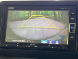 【バックカメラ】駐車時に後方がリアルタイム映像で確認できます。大型商業施設や立体駐車場での駐車時や、夜間のバック時に大活躍!運転スキルに関わらず、今や必須となった装備のひとつです!