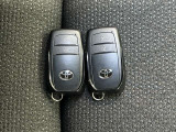 【スマートキー】ドアの開閉時鍵を探さなくても簡単にドアの開閉することが出来ます、また、エンジン始動も車内にスマートキーがあれば簡単に始動することが出来ます