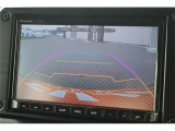 バックモニター付ですので、車庫入れも駐車もラクラクです。