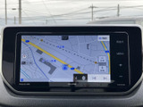 道路や周辺の目印を地図上で確認でき、ルートを把握する際に便利です。現在地表示も備わり、行き先までの道順を確認しながらお出かけいただけます。