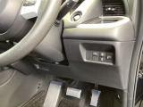 横滑りを防ぐVSAなどのスイッチは、運転席の右側、手の届きやすい位置にあります。