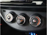 左右独立温度コントロールフルオートエアコンです。運転席、助手席それぞれで独立して温度設定ができます。冷え性の方が乗っても安心ですね♪