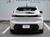 PEUGEOT【認定中古車】は、PEUGEOTが認定するメーカー保証制度が適応する中古車になります。これはPEUGEOT販売店のみで認められた保証制度です。