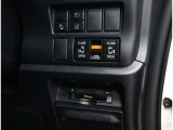 電動のスライドドアで楽々スムース!運転席からも開閉の操作もできます♪キーのスイッチひとつで自動開閉できる便利な機能もついてます♪