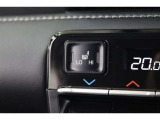 運転席と助手席には寒い日の肩や腰、冷えやすい下肢を温めてくれるシートヒーターが付いております!