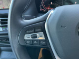 レーダークルーズ機能で前方の車両に一定の距離を開けて追従し、ブレーキも自動でかかります。