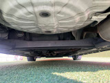 納車前にお車を持ち上げて入念に点検いたします。
