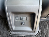 後ろの乗客も充電できる優れもの!