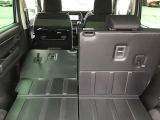 後部座席を倒すとかなりの広さがあり大きな荷物もラクラク積めますよ!