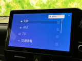 FM・AMラジオやテレビ、交通情報など、選べる項目が画面に表示されます。使いたいメニューを見分けやすく、日々の移動中に必要な情報や音声を選ぶ際に役立ちます。