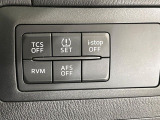 【スマートブレーキサポート】走行中に前方の車両等を認識し、衝突しそうな時は警報とブレーキで衝突回避と被害軽減をアシスト。より安全にドライブをお楽しみいただけます。