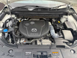 低回転から湧き上がる確かなトルクが、大きな車体をしなやかに、そして力強く前へと進めます。Reliable torque from low speeds pushes the large body forward flexibly and powerfully.