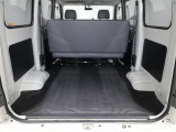 スクエアなパッケージ設計でゆとりの広さ♪バックドアも大きく開くので荷物の積み下ろしもスムーズです!!