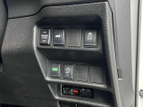 【電動リアゲート】ボタンでトランクの開閉ができます。