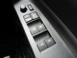 電動格納ミラーを搭載しています!オートモード設定でドアロックの解除と同時に折り畳まれているサイドミラーが展開し、ドアを施錠するとサイドミラーが格納します!快適なドライブをお楽しみください♪