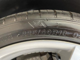 純正18インチアルミホイール。リアは225/40R18
