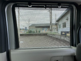 スライドドアサンシェードが付いていて日差しを和らげてくれます。
