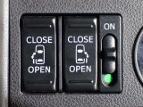 運転席からもスライドドアを楽々操作でスピーディーに!またスマートキーでも開閉できるので便利です。