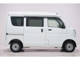 県内13店舗にて常時500台以上ダイハツ車を展示中です。見て、触って、納得のいく一台をぜひ見つけてください。