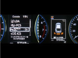 コーナーセンサーを装備。障害物までの距離に応じて警告音を変えてお知らせ。縦列駐車時や駐車場・車庫等での取り回しをサポートします。詳細は販売店スタッフまでお尋ね下さい。