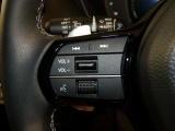 【ステアリングリモコン】ステアリングにオーディオ調節可能なスイッチが装備されていますので運転中でも視線をそらさずにオーディオの調節が可能です!