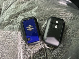 キーを取り出さずにドアを施錠&解錠。クルマの始動も可能です。