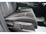 【運転席シート】ハイトアジャスター機能で自分の運転しやすい高さに座席を調整できます!