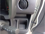 運転席のドリンクホルダーになります!ここにも小さいですが小物置きのスペースがあります!
