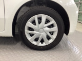 足元が整っていると、車全体がすっきりとした印象になります。丁寧に清掃を済ませており、気持ちよく乗り出せる状態です。まずは実車の雰囲気をご覧ください。