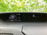 視認性の高いメーターで、運転に必要な情報を的確に把握できます。運転に集中できる、シンプルなデザインです。