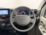 【展示車の状態】展示車は全て、マツダ車のエキスパートが、基本性能に関わる箇所を徹底的に点検。外装や室内に関しても、細部にいたるまで、しっかり清掃・洗浄を実施しています。