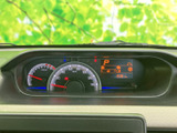 視認性の高いメーター類で、運転状況をしっかり把握できます。運転に集中できる、シンプルなデザインが特徴です。