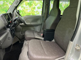 シンプルなデザインのインテリアは、使い勝手に優れています。運転に集中できる、落ち着いた空間を演出します。