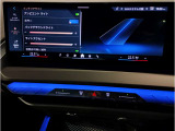 【アンビエントライト】アンビエントライトが加わる事で、車内空間に大きな違いが生まれます。特に夜間ドライブでは上質でラグジュアリーな車内を演出。ドライバー好みのイルミネーションをお楽しみ頂けます!