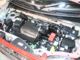 エンジンルームです。納車前整備付となりますので、エンジンオイルやオイルフィルターなど交換してからのお渡しです。