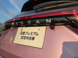 右側が、ドライブレコーダーのリヤカメラです。