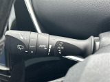 【オートワイパー(AUTO)】雨が降り出した時に、雨滴検出用センサー(レインセンサー)が雨滴を感知すると、自動でワイパーが動作します。