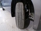 【アルミホイール】アルミホイール装備車です。走りもキビキビ見た目も格好良いです。見た目を重視する方には欲しい装備です!