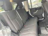 ●後席:大人が乗車しても窮屈さを感じないほど、足元も広々しております。