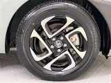 純正のホイールを使用していますので足元周りの見栄えも良く、車体を綺麗に魅せてくれます。タイヤサイズは165/65R14になります。