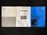 スマートキーは鍵をバッグに入れたままでもドアロックの開閉やエンジンのON・OFFができます。夜間や雨の日も鍵を探さなくて良いので便利です。