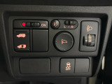 【左側パワースライドドア】左側が電動スライドドアになっております。狭い駐車場でのお子様の乗り降りなどの時に安心です!