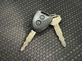 キーレスがついていますよ。ボタン操作でドアロック施錠、解錠ができます。