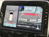 まるで真上から見ているような、視認性の良いアラウンドビューモニターです。駐車が苦手な方でもこれでらくらく駐車できますよ。