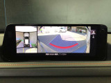 360&deg;ビューモニターでは前後左右4つのカメラ映像をさまざまな走行状況に応じて切り替えてセンターディスプレイに表示することで、駐車時や狭い道でのすれ違い時、見通しの悪い交差点進入時でも安心感を高めます